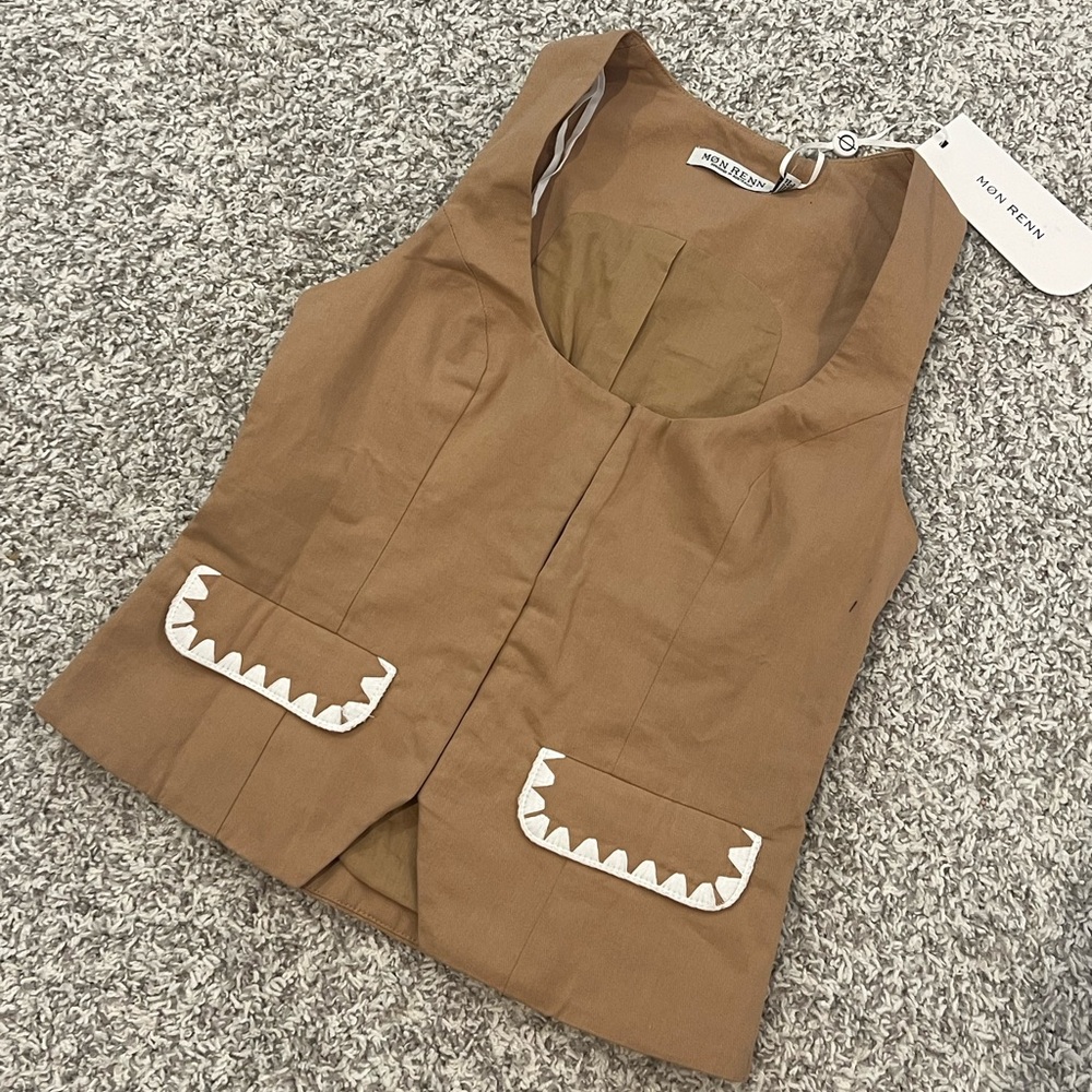 MON RENN LISLE VEST TOP IN BISCUIT